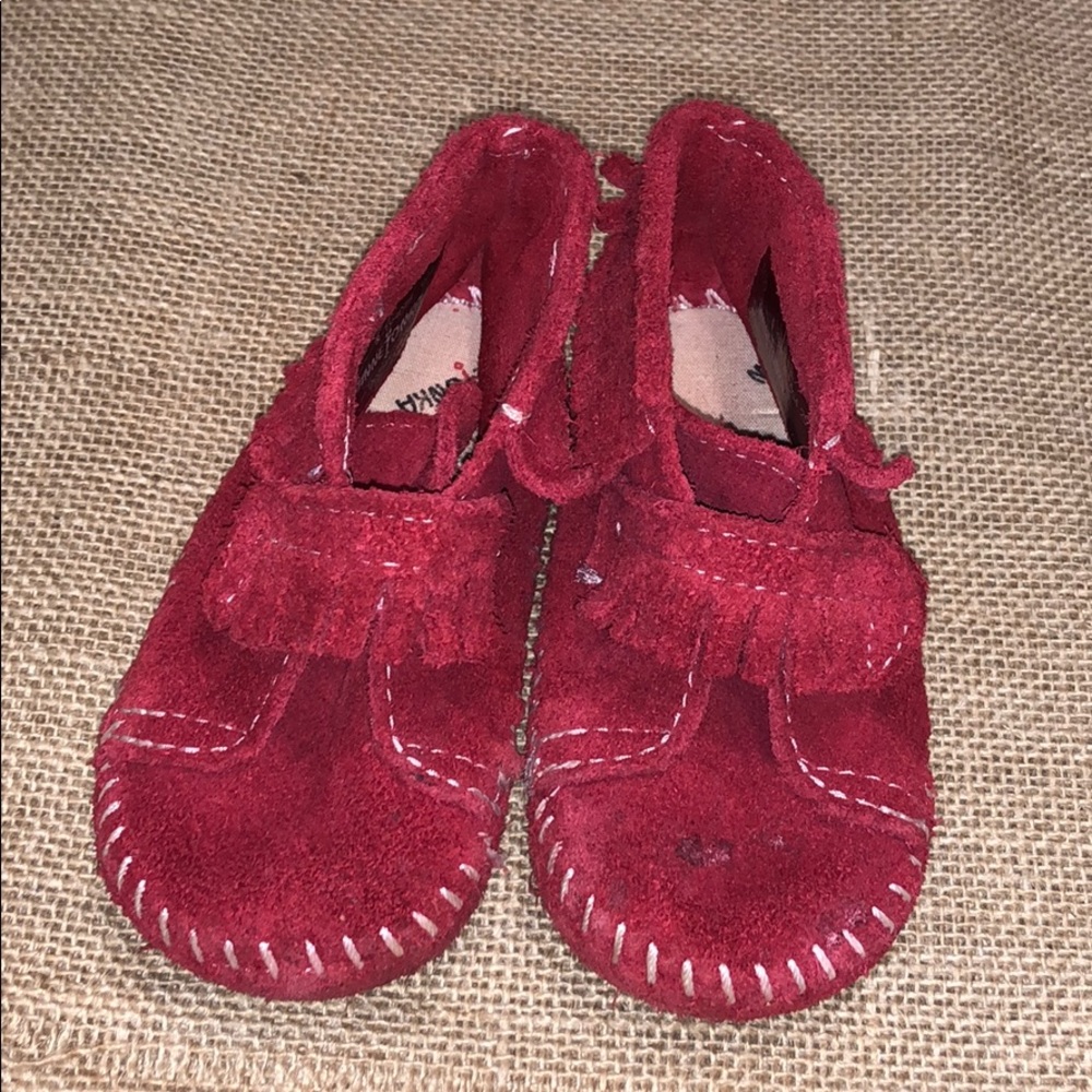 ❤️ MINNETONKA RED MOCCASINS ❤️ - Picture 2 of 7